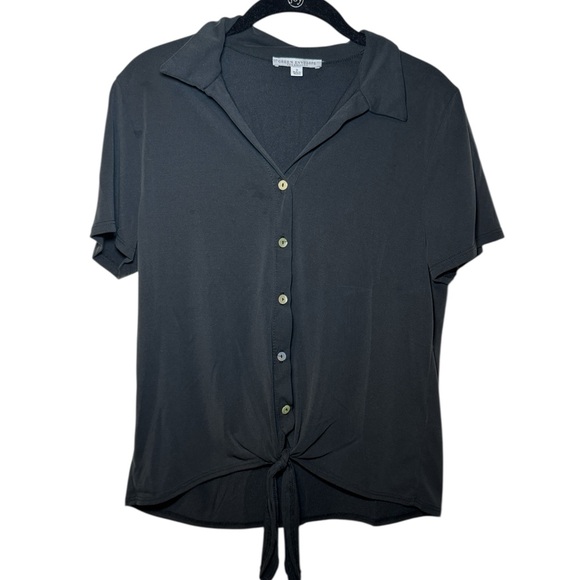 Green Envelope Woman’s Button Down Short Sleeve Blouse in Black Size Small - Picture 5 of 8